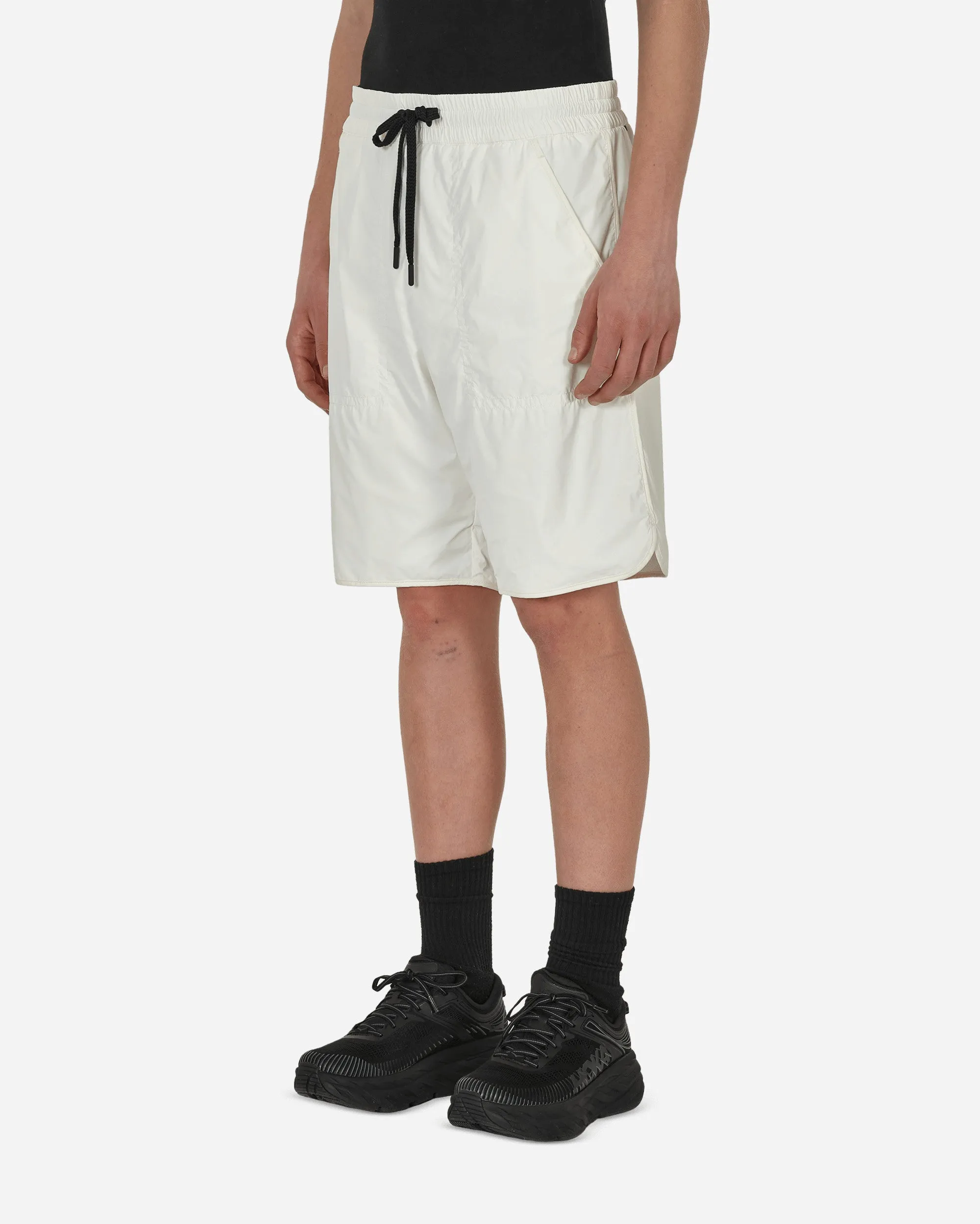 Day-Namic Shorts White