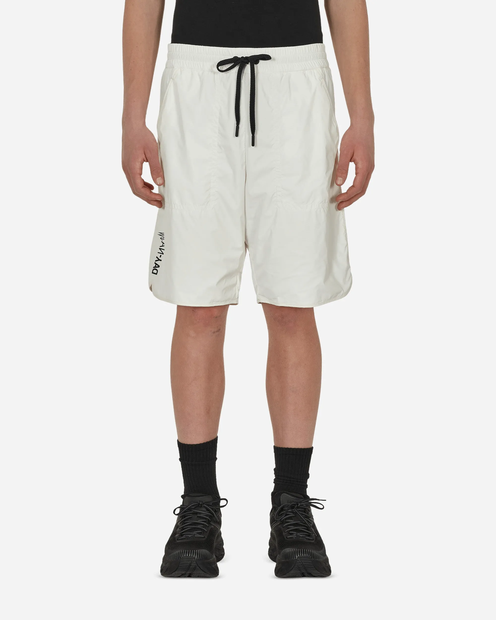 Day-Namic Shorts White