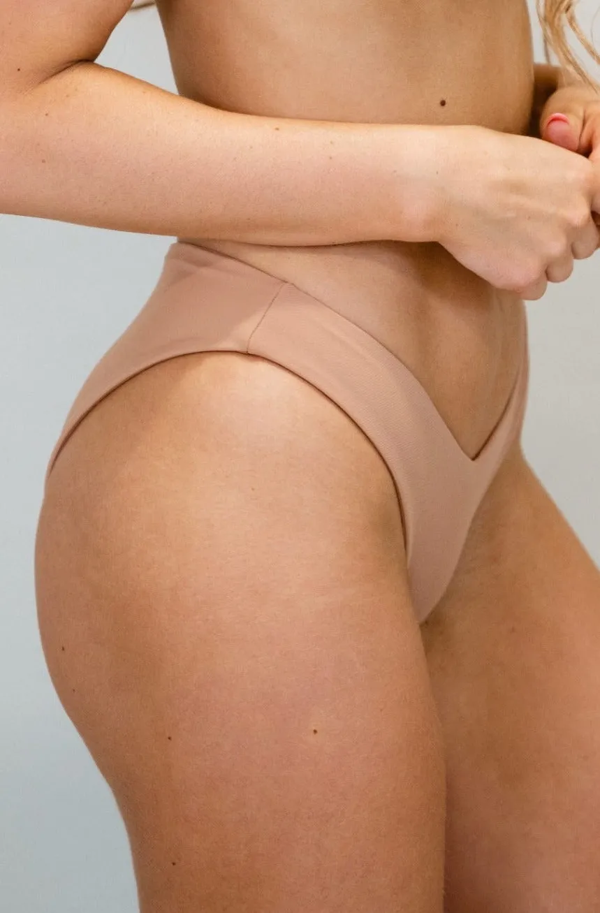 Paige V Cut Bottom in Cappuccino